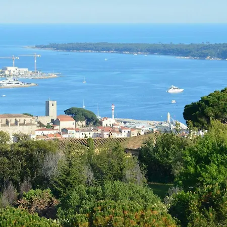 Lacour Διαμέρισμα *