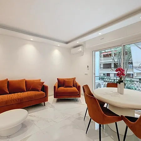 Lacour Apartman *