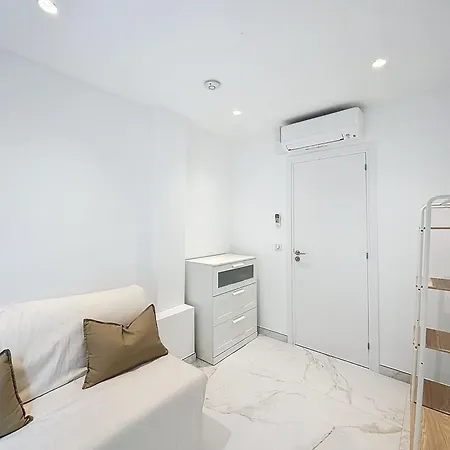 Lacour Apartman *